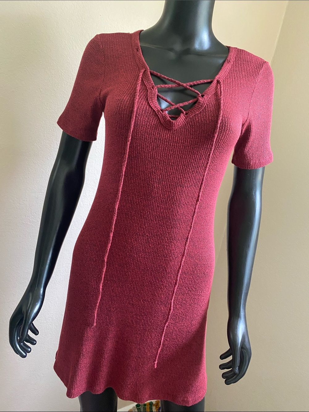 Ginger G Ribbed Knit Lace-Up Short Sleeve Dress in Wine